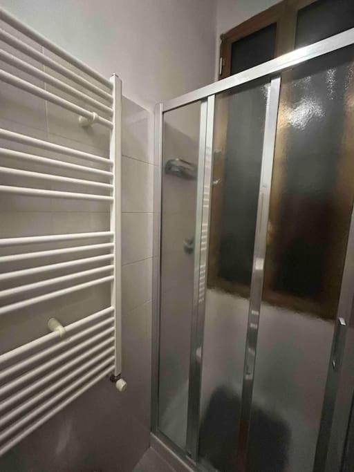 Mirella Apt, 2Min Train Station - Two-Bedroom Apartment - 3