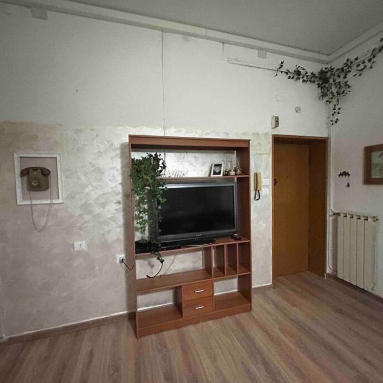 Mirella Apt, 2Min Train Station - Two-Bedroom Apartment - 7