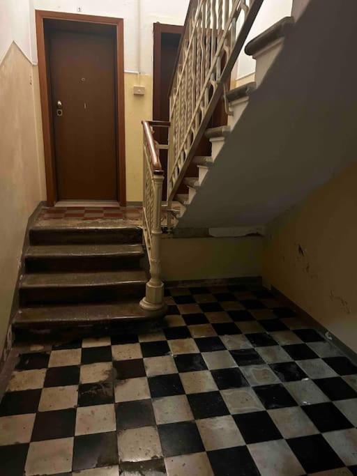 Mirella Apt, 2Min Train Station - Two-Bedroom Apartment - 8