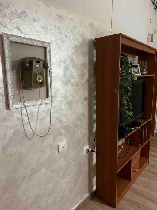 Mirella Apt, 2Min Train Station - Two-Bedroom Apartment - 9