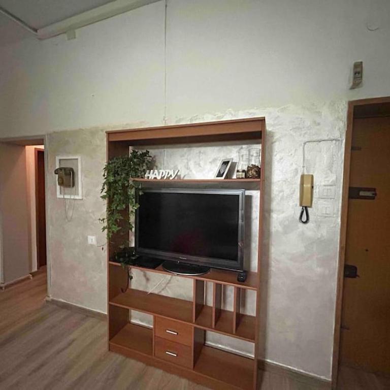 Mirella Apt, 2Min Train Station - Two-Bedroom Apartment - 13