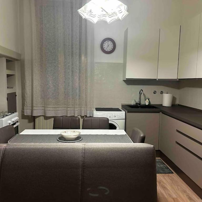 Mirella Apt, 2Min Train Station - Two-Bedroom Apartment - 15