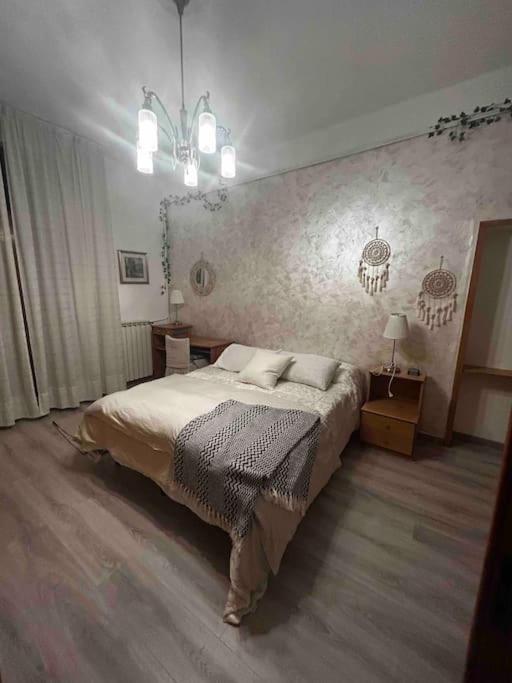 Mirella Apt, 2Min Train Station - Two-Bedroom Apartment - 18
