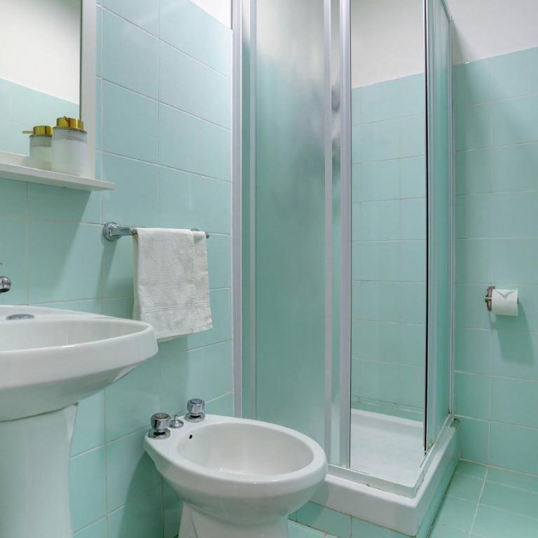 Holiday Sunny Roma B&B - Camera Quadrupla con Bagno in Comune - 5
