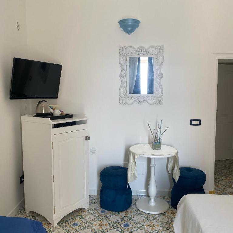 Palazzo Talamo - Camera Deluxe Matrimoniale/Doppia con Letti Singoli con Vista Mare - 7