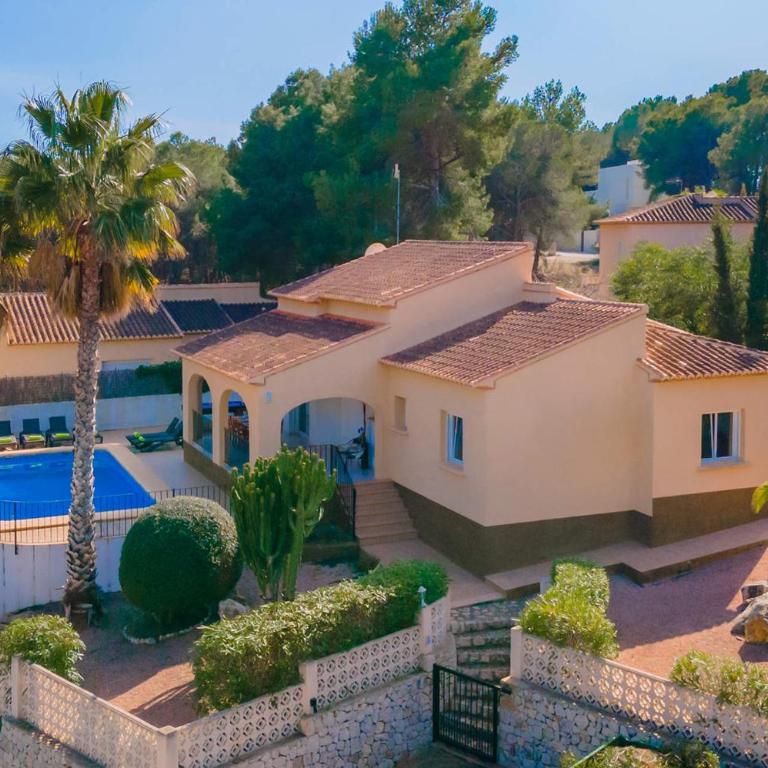 Villa Astret by Villa Plus - Villa - 4