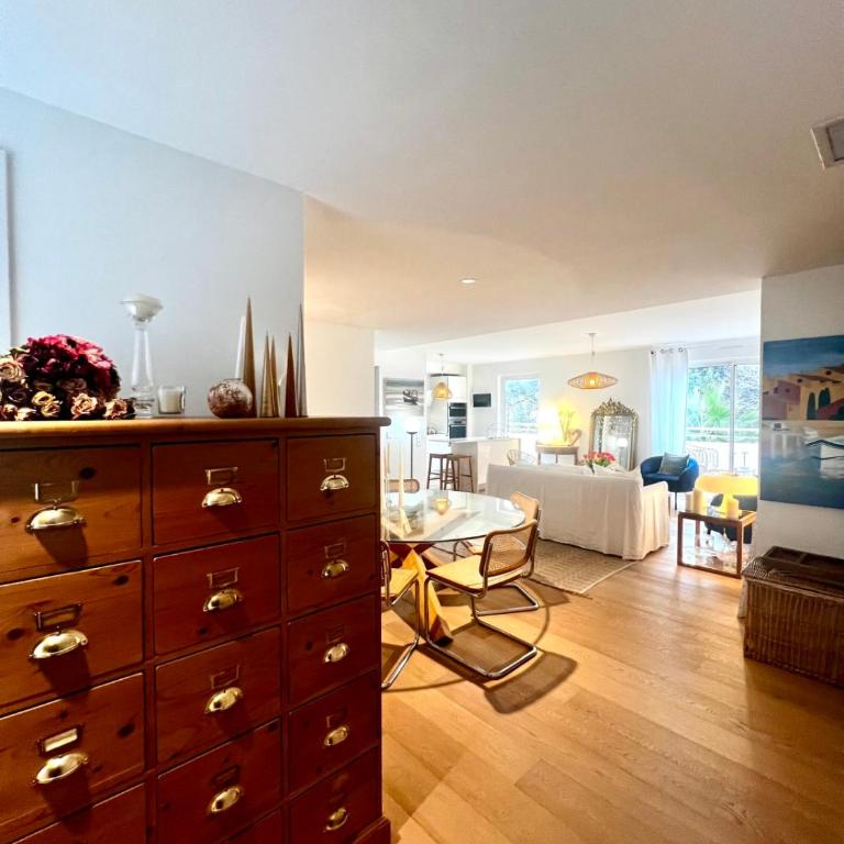 Bright and Stylish in City Center 2 Bedrooms - Appartement - 11