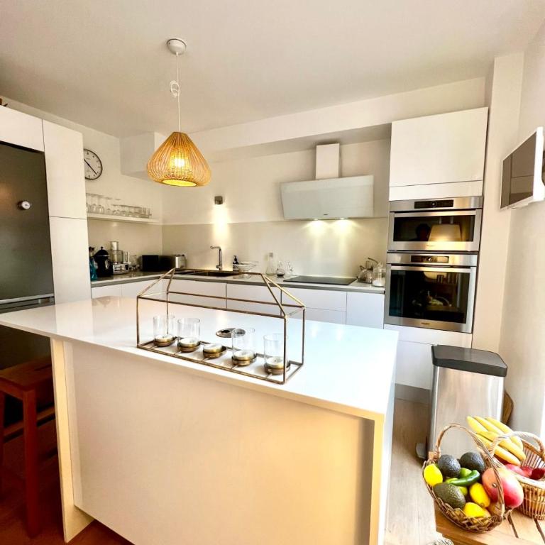 Bright and Stylish in City Center 2 Bedrooms - Appartement - 14