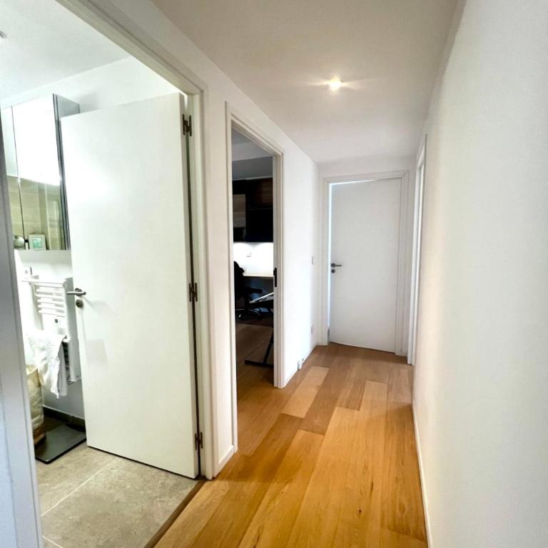 Bright and Stylish in City Center 2 Bedrooms - Appartement - 16