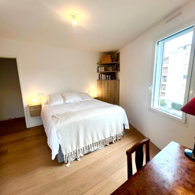 Bright and Stylish in City Center 2 Bedrooms - Appartement - 19