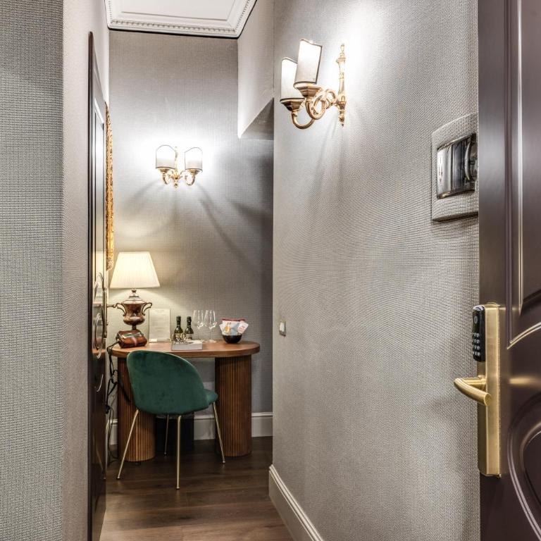 Antica Residenza Del Corso - Deluxe Double Room - 3