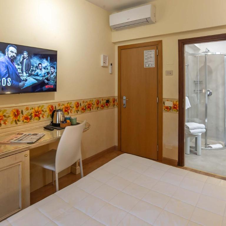 Hotel Jane - Small Double Room with Balcony - 1