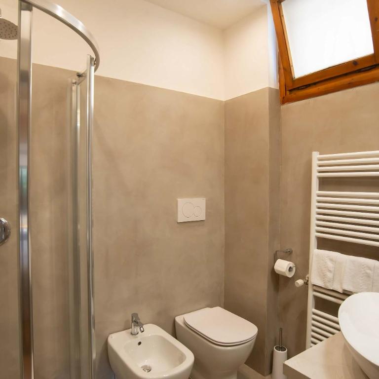 Hotel Jane - Small Double Room with Balcony - 5