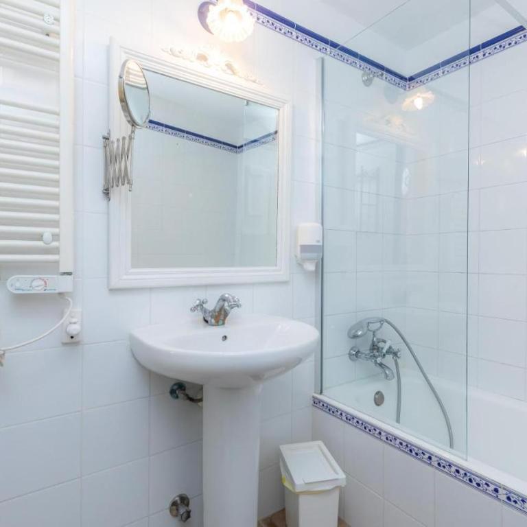 Casal d'Artà by Baudot 1926 - Adults Only - Habitación Doble Pequeña - 3