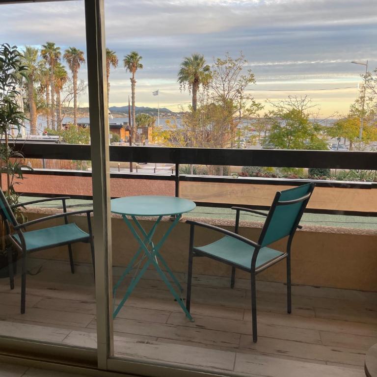 Les balcons de Bandol Centre ville avec vue mer et face à la plage - Studio - 3