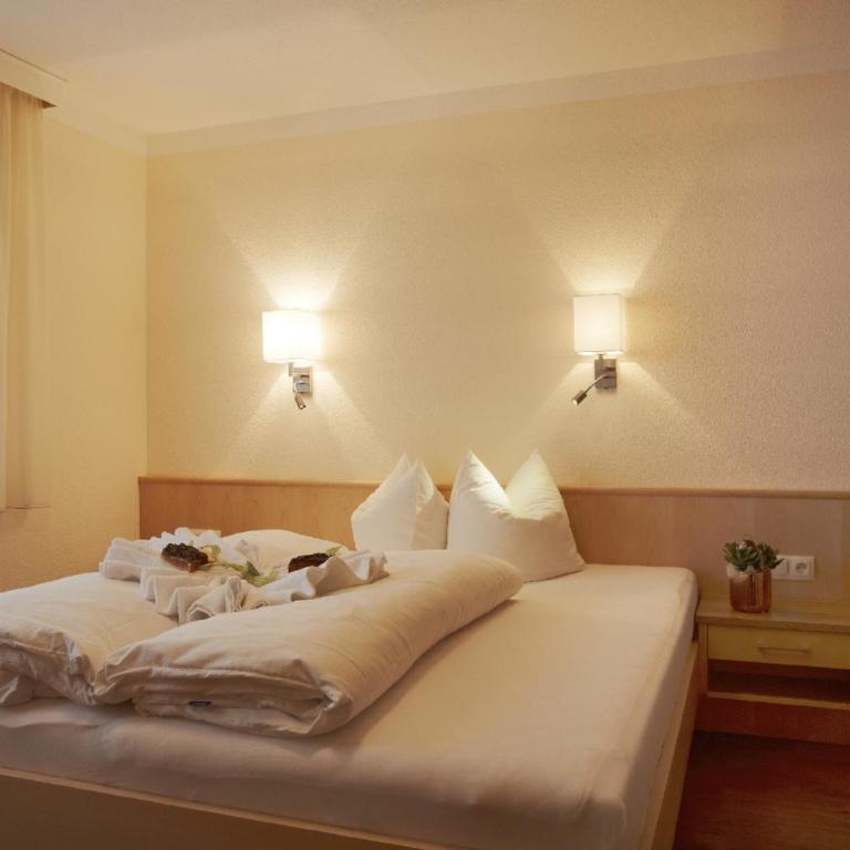 Apart Miramunt - Standard Two-Bedroom Apartment - 1