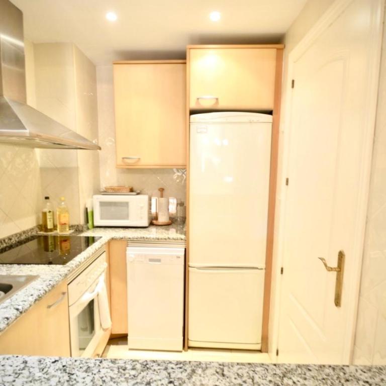 2 bed Elviria - 65sqm Terrace - Pools - Walk to Beach - Two-Bedroom Apartment - 13