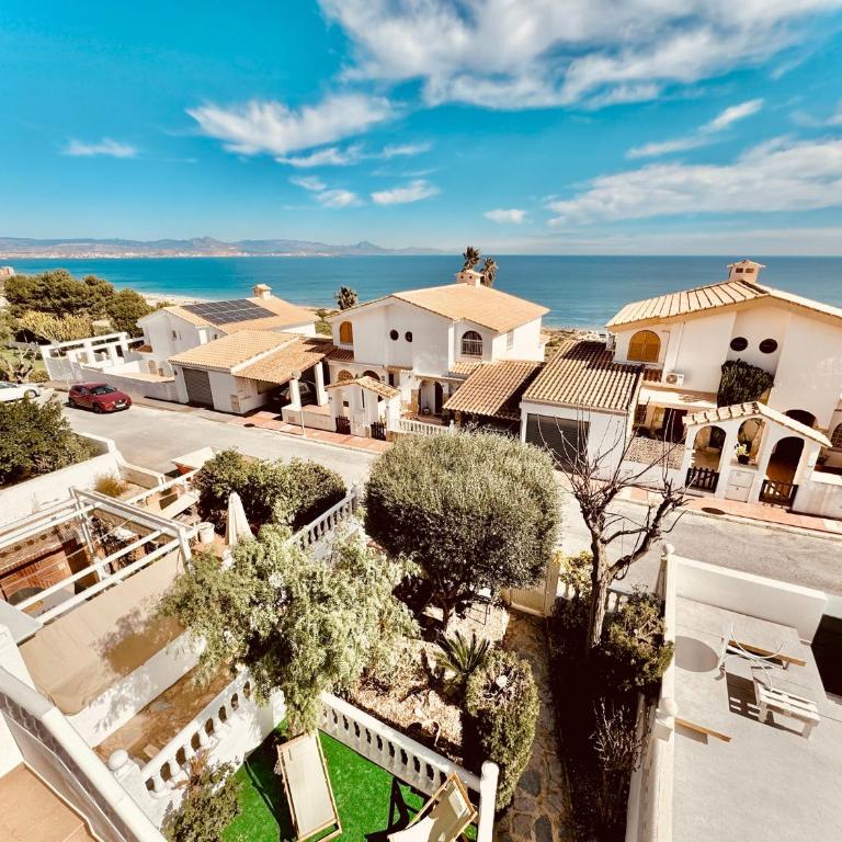 Casa Natura Carabassi Beach - Three-Bedroom Chalet - 12