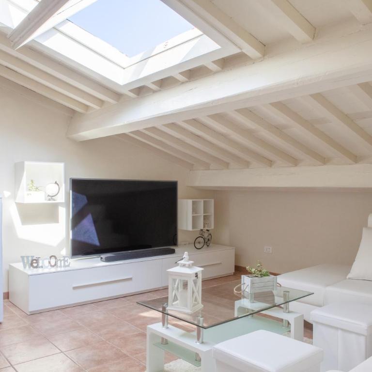 White Attic Lucca - Appartamento con 2 Camere da Letto - 11