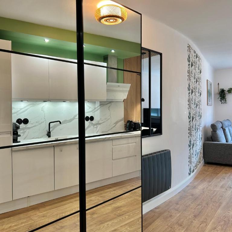 Le Chardon Nancy- 2 chambres- parking gratuit- proche transports et Zénith - Appartement 2 Chambres - 5