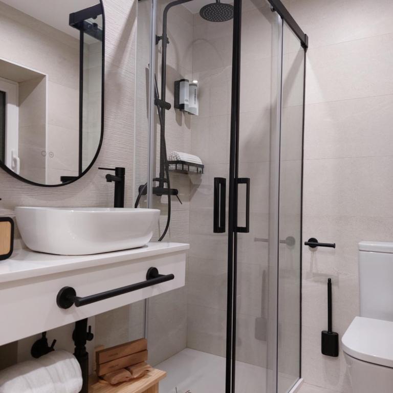 Pensión Cabezas Oviedo - Habitación Doble con baño privado - 8
