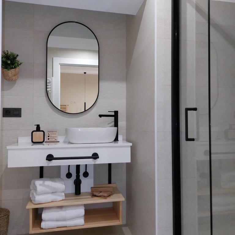 Pensión Cabezas Oviedo - Habitación Doble con baño privado - 10