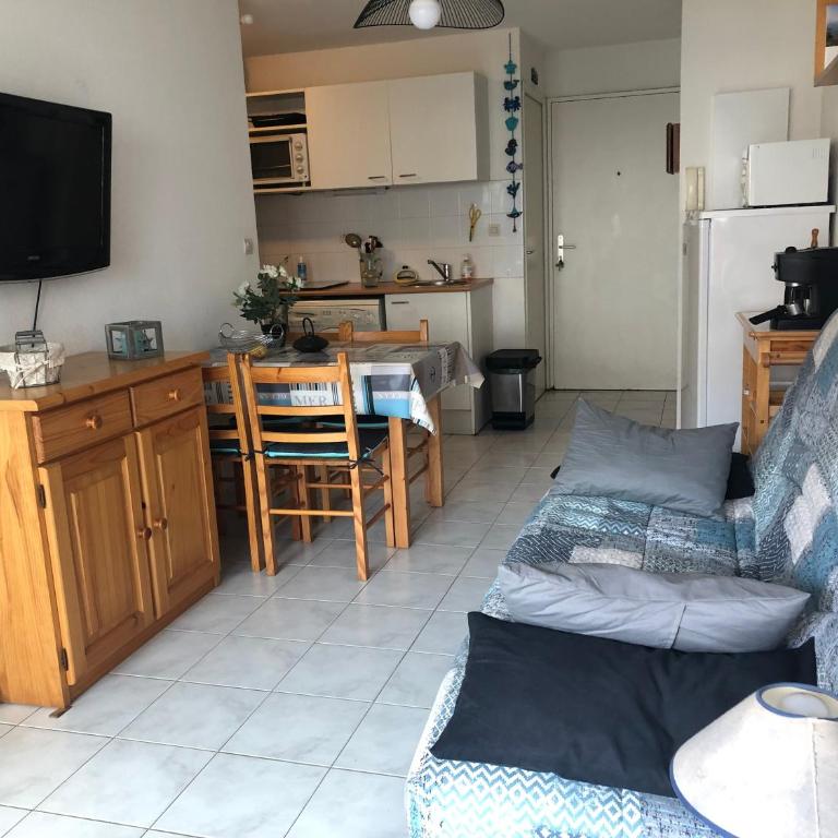 Coquet T2, quartier des quilles, climatisé, 300m des plages - Apartment mit 2 Schlafzimmern - 4