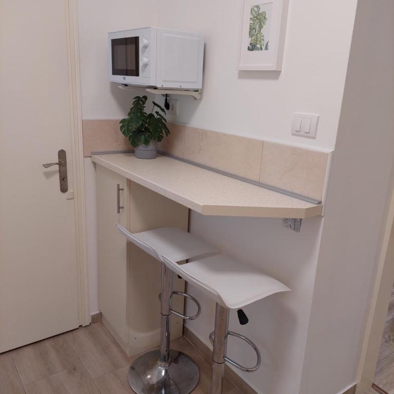 Street apartment - One-Bedroom Apartment - 12