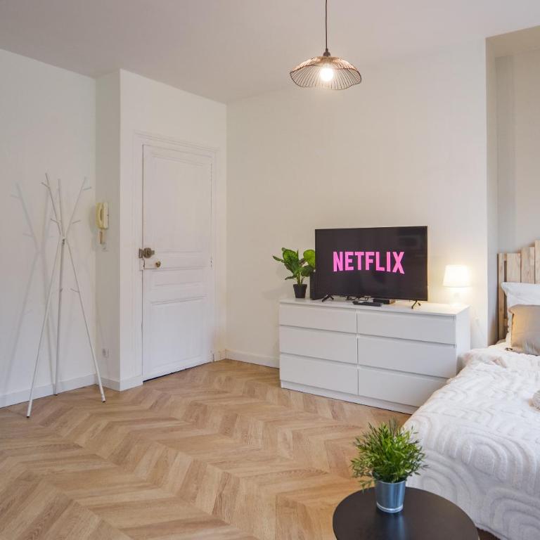 Le Clocher - Quai De La Loire - Netflix - One-Bedroom Apartment - 12