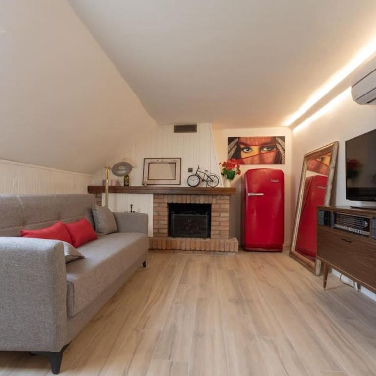 Motor Valley PentHouse - B&B Al Caminetto - Appartamento con 2 Camere da Letto - 1
