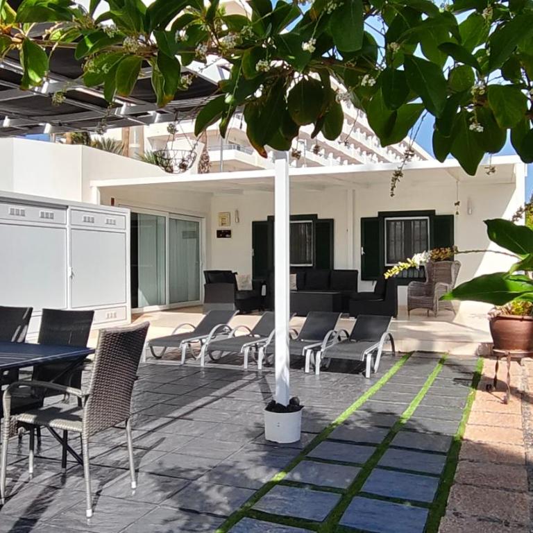 Vivelorural Club 14, terraza y piscina - Two-Bedroom Bungalow - 1