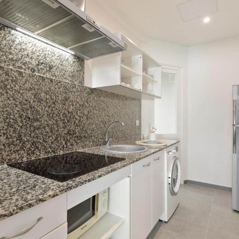 Apartments Sata Sagrada Familia Area - Two-Bedroom Apartment with Terrace - 14