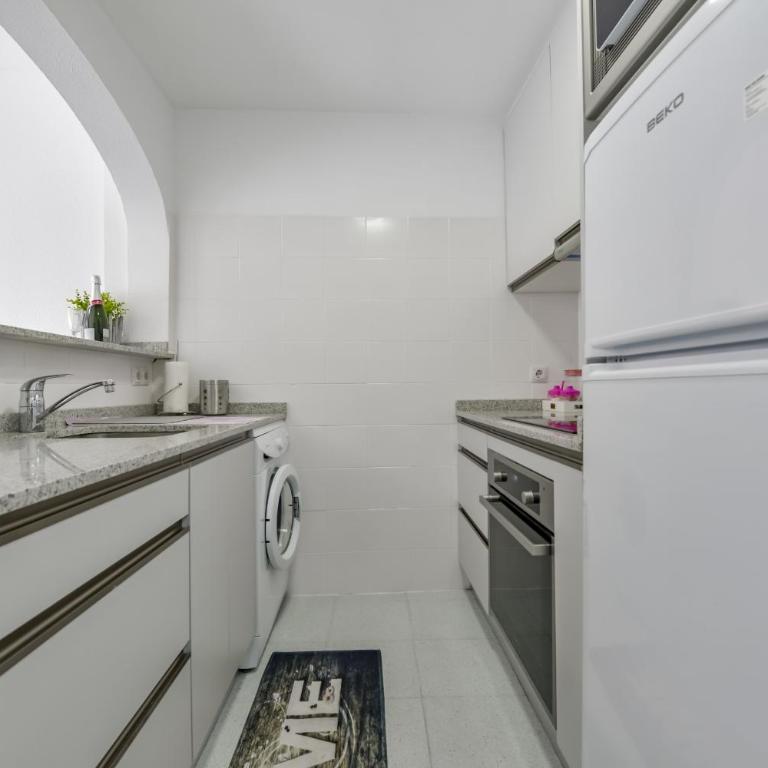 AT354 Eurosol III - Apartment with Balcony - 16