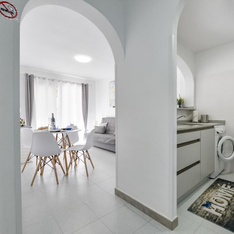AT354 Eurosol III - Apartment with Balcony - 17