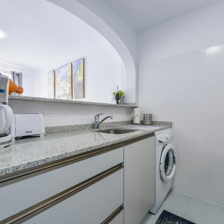 AT354 Eurosol III - Apartment with Balcony - 15