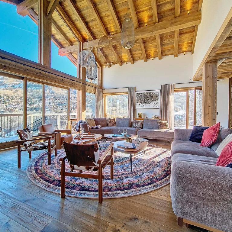 Chalet Haut de Gamme avec Spa et Salle de Cinéma, au Pied des Pistes des 3 Vallées - FR-1-344-1208 - Chalet - 2