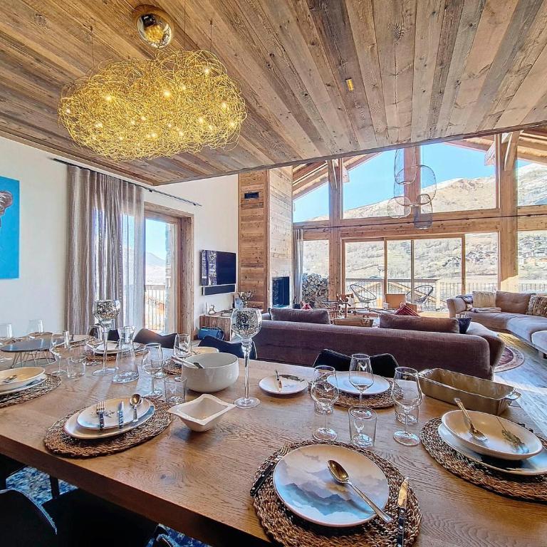Chalet Haut de Gamme avec Spa et Salle de Cinéma, au Pied des Pistes des 3 Vallées - FR-1-344-1208 - Chalet - 5