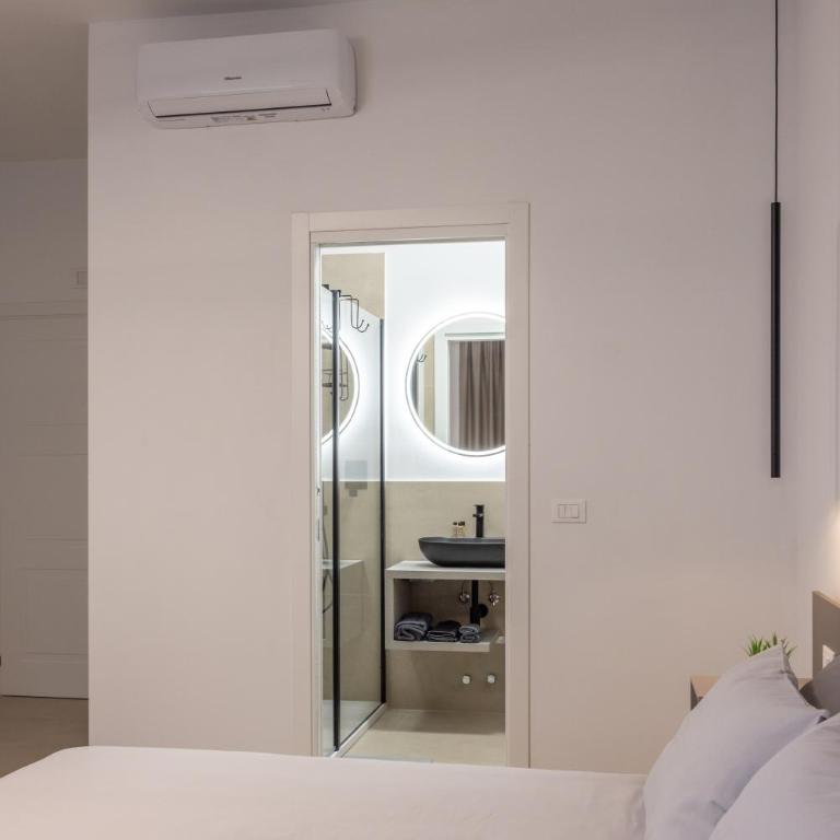 Luxury Station Suite - Superior King Room - 7
