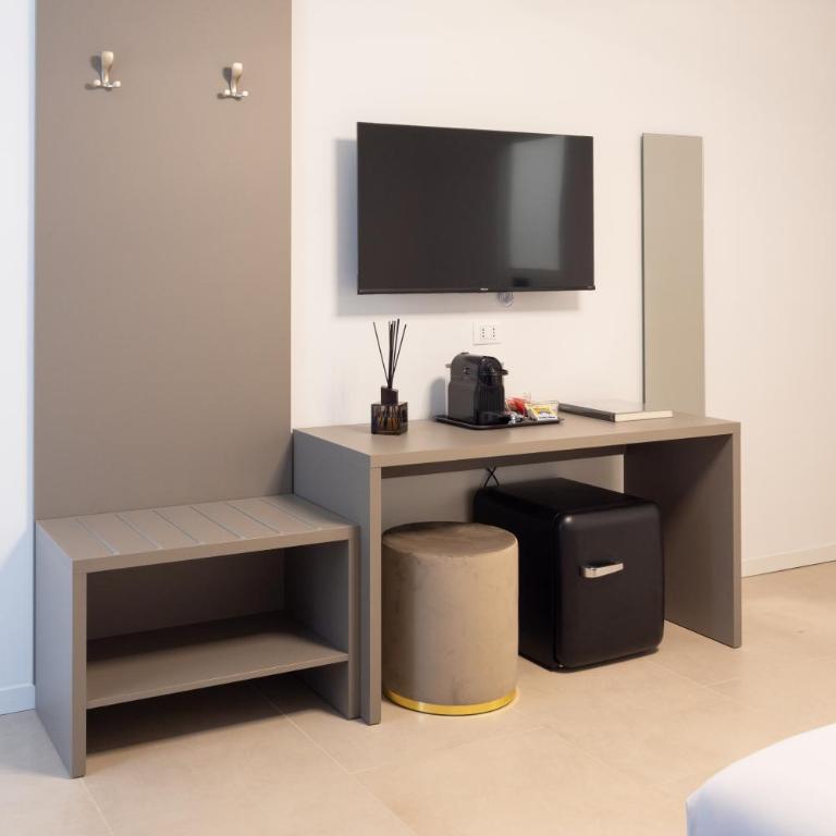Luxury Station Suite - Superior King Room - 13