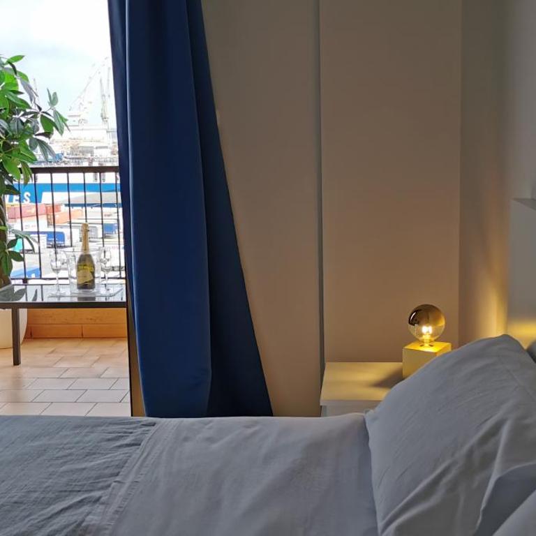 Port Side Elegance Palermo - Camera King con Vista Mare - 6