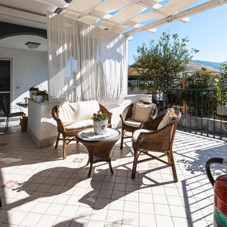 B&B VESUVIAN STONE - Camera Matrimoniale con Balcone (3 Adulti) - 17