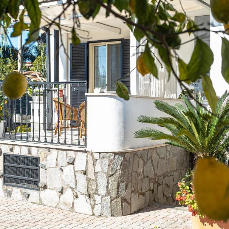 B&B VESUVIAN STONE - Camera Matrimoniale con Balcone (3 Adulti) - 5