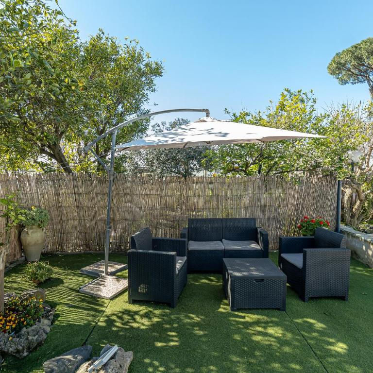 B&B VESUVIAN STONE - Camera Matrimoniale con Balcone (3 Adulti) - 24