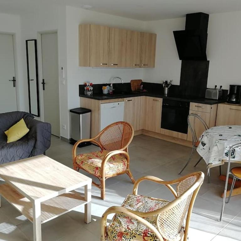 Vue mer - Maison de village - Gîte T3 Plage 50 m - Two-Bedroom House - 7
