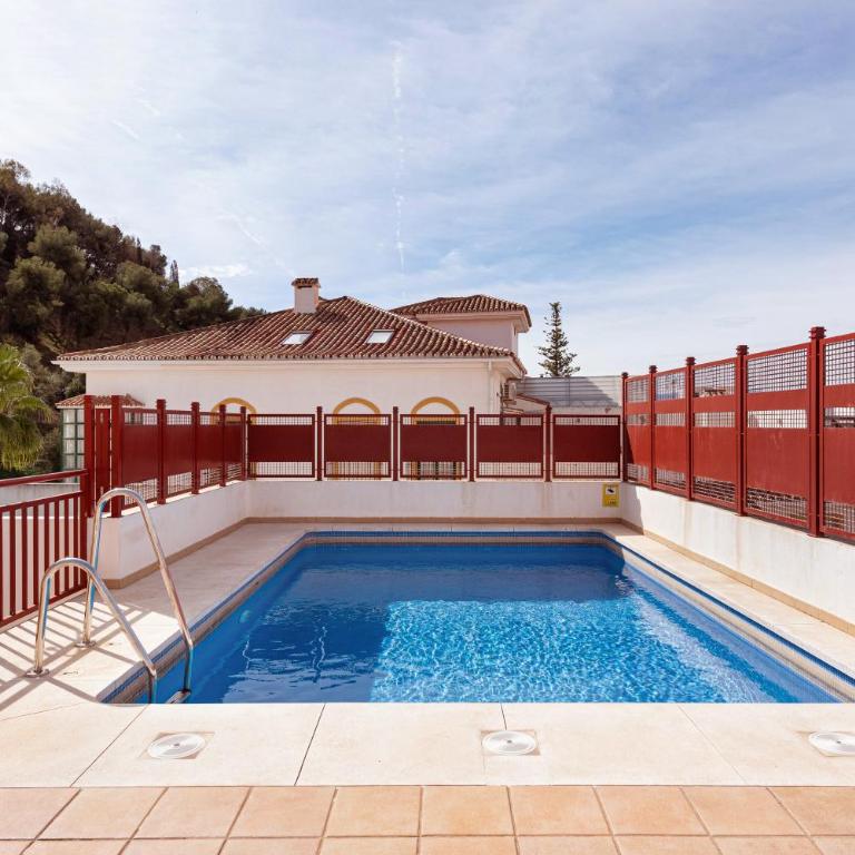 Piscina, patio privado y aparcamiento - Apartamento de 2 dormitorios - 1
