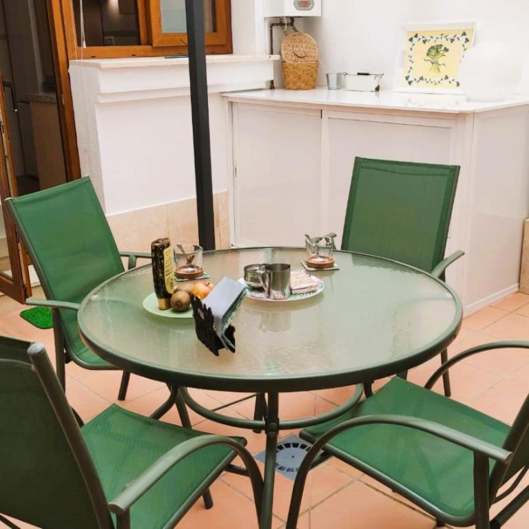 Piscina, patio privado y aparcamiento - Apartamento de 2 dormitorios - 3
