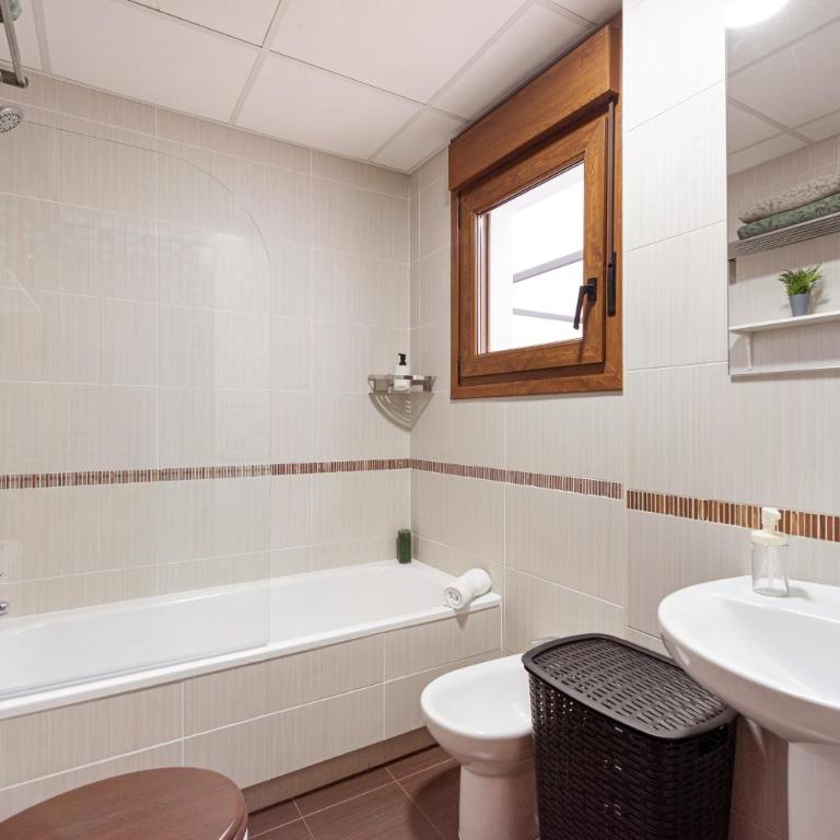 Piscina, patio privado y aparcamiento - Apartamento de 2 dormitorios - 19