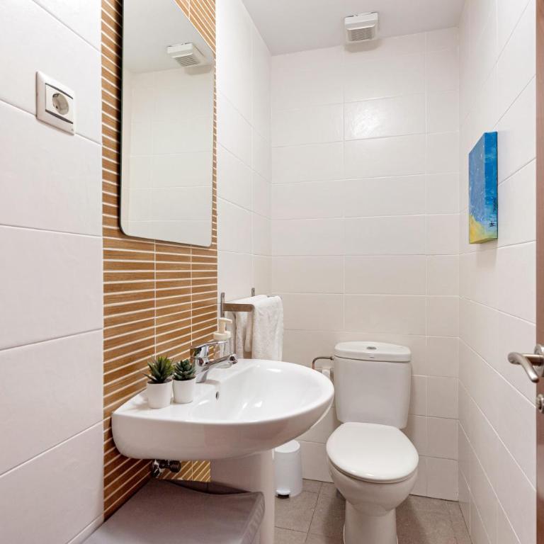 Piscina, patio privado y aparcamiento - Apartamento de 2 dormitorios - 20