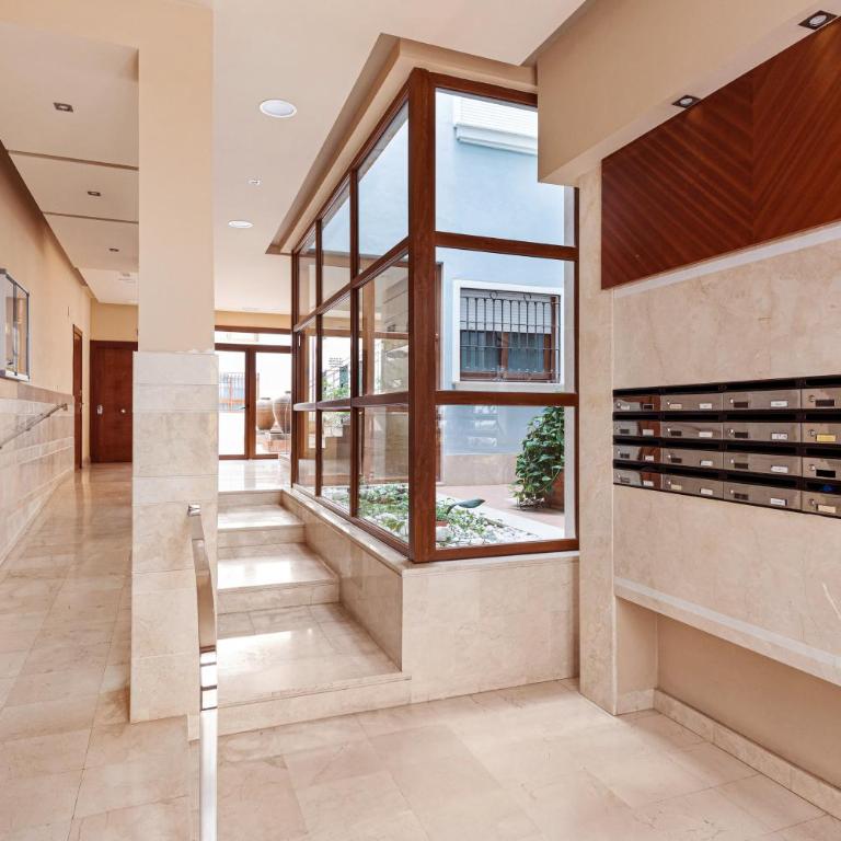 Piscina, patio privado y aparcamiento - Apartamento de 2 dormitorios - 27