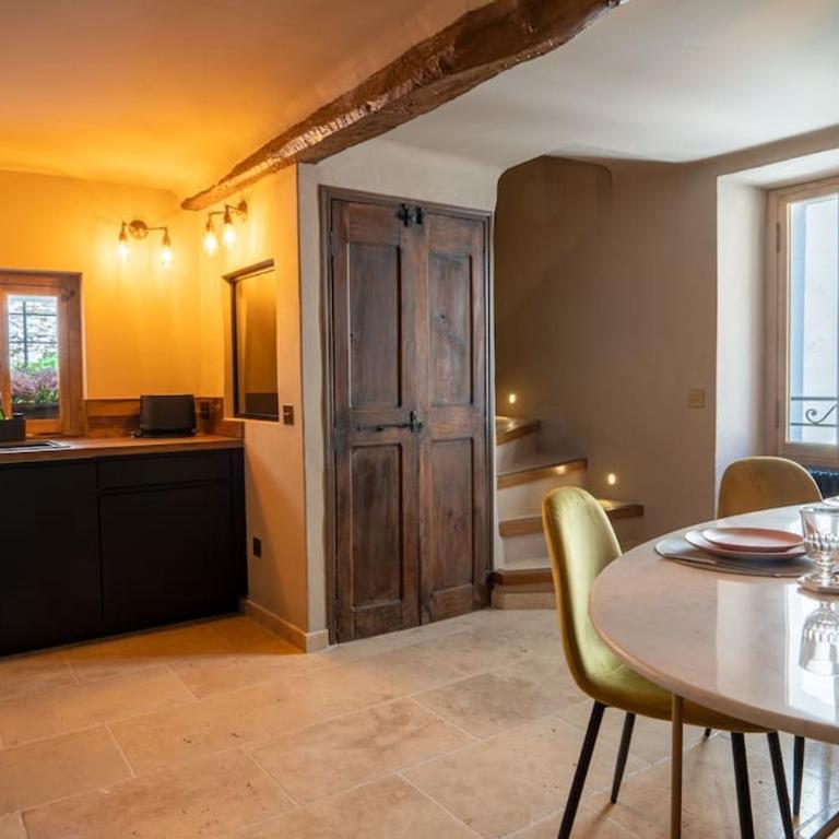 Entire townhouse in the heart of the village - Maison 2 Chambres - 13